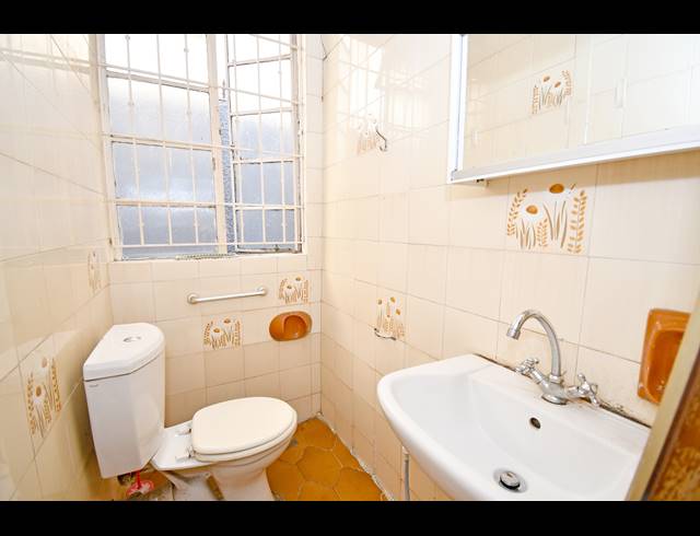 4 BEDROOM HOUSE FOR SALE IN MAYFAIR